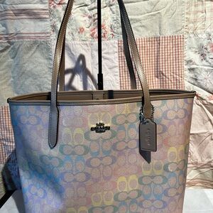 Coach City Tote in Rainbow Signature Canvas
